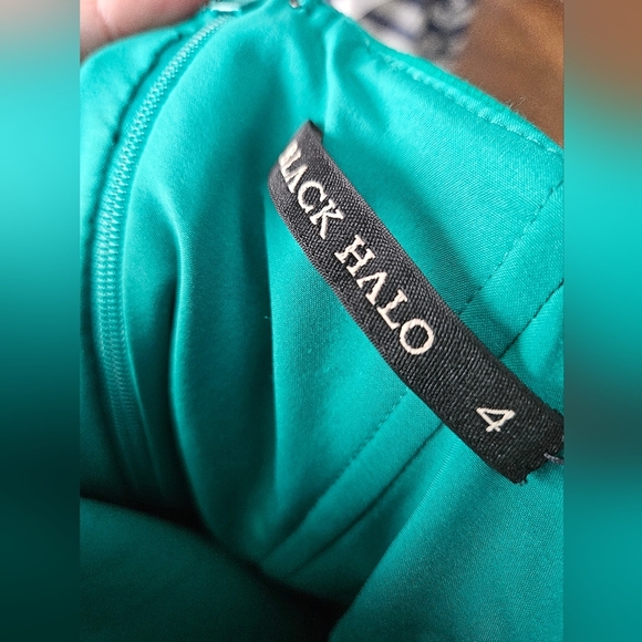 Black Halo Arden Off The Shoulder Dress - Picture 4 of 8